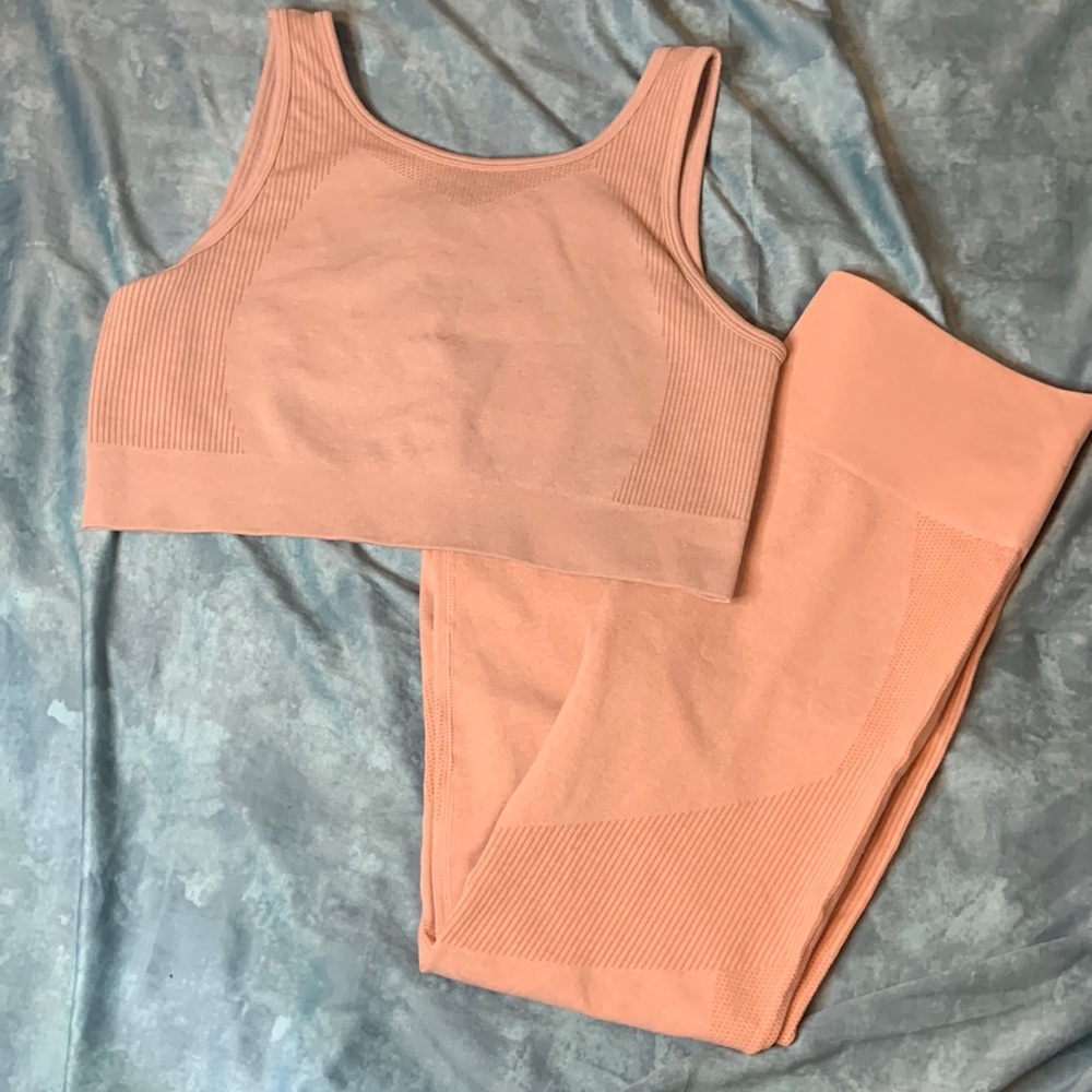 sports bra and leggings set